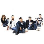 Personagens do seriado sentados no chão. Foto: Divulgação - O Dia On-Line Personagens do seriado sentados no chão. Foto: Divulgação - O Dia On-Line