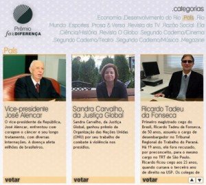 premiofazdif Imagem da tela do website do Prêmio, onde aparecem os 3 candidatos. Detalhe: o link para votação é em flash não-acessível.