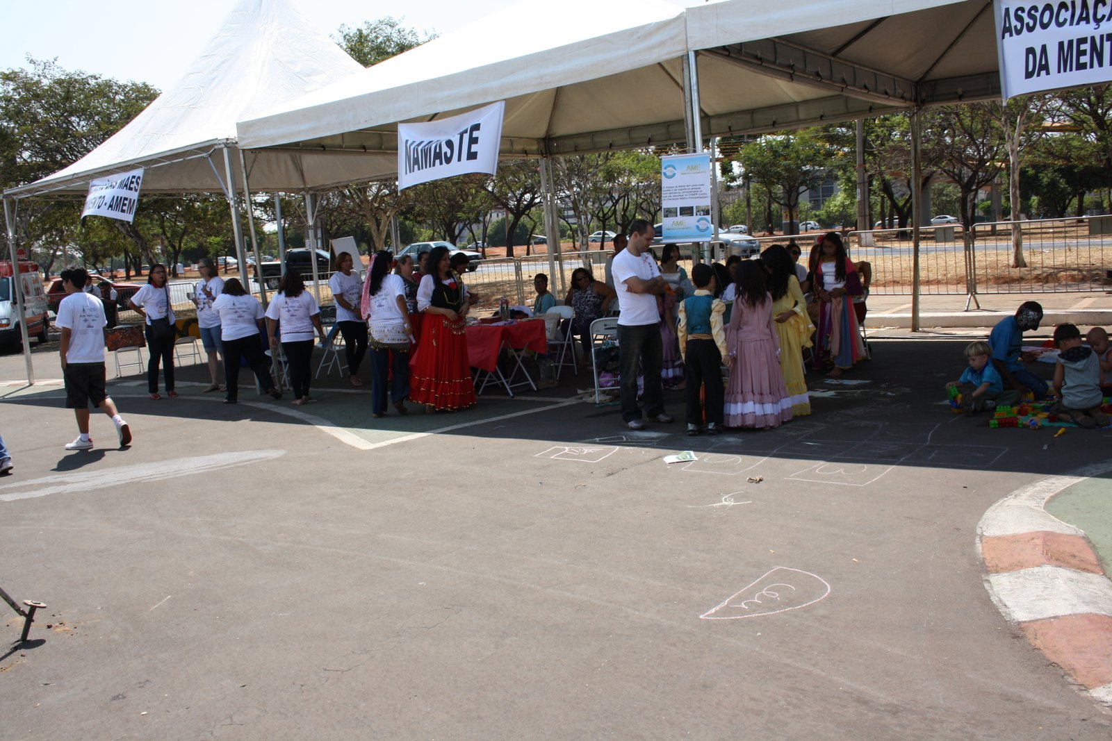 Tendas de associações que participaram do evento