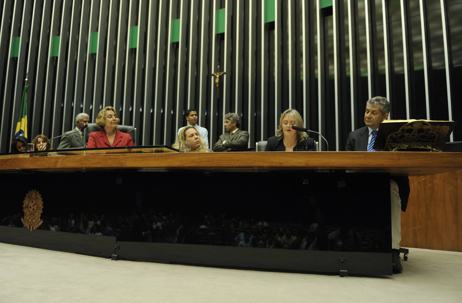 Liane Collares discursa na Mesa da Presidência da Câmara dos Deputados