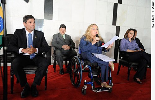 Solenidades Deputada Rosinha da Adefal, fala ao lado do Senador Lindbergh Farias