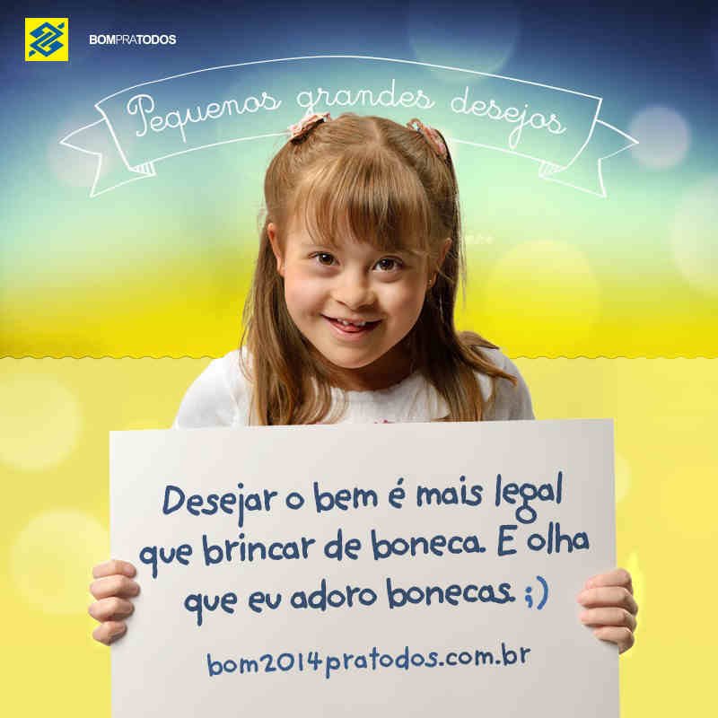  Menina com síndrome de Down segura cartaz - Desejar é bem mais legal que brincar de boneca. E olha que eu adoro boneca. Bom2014 pra todos.