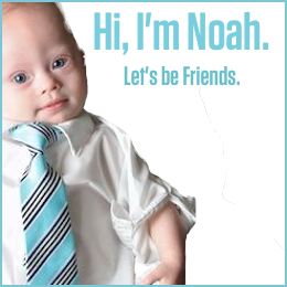 down-s-sindrome-down-syndrome-baby-picture Menino de 1 ano com sindrome de Down vestindo camisa branca e gravata listrada sobre fundo branco - Em letras azuis - Hi, I'm Noah. Let's be friends.