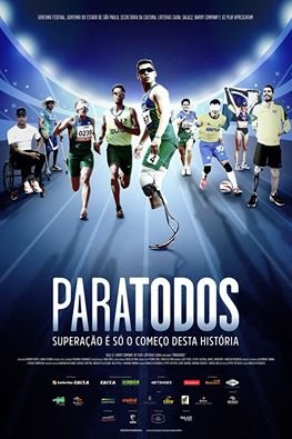 ‪#‎DescriçãoParatodos‬ Imagem retangular. Um grupo de atletas estão dispostsos no meio de uma pista de corrida dentro de um estádio. A imagem da pista de corrida e do estádio são ilustrações.E os atletas são os personagens do documentário Paratodos. Da esquerda para a direita: homem numa cadeira de rodas e olhando para a frente (Fernando Fernandes, atleta da paracanoagem); homem em pé se apoiando com duas muletas e usando um chapéu (Fernando "Cowboy" Rufino, atleta da paracanoagem); Mulher correndo vendada acompanhada de um homem que usa um adesivo no peito escrito "Guia" (Terezinha Guilhermina, velocista brasileira e seu antigo guia Guilherme); Homem com o corpo e perfil, usando óculos de sol, olhando pra frente e com prótese nas duas pernas (Alan Fonteles, velocista); homem correndo com expressão de que está fazendo esforço, ele tem os dois braços amputados (Yohansson Nascimento, velocista); homem usando uma venda e driblando uma bola (Ricardinho, jogador seleção brasileira de futebol de cinco); mulher segurando a bandeira brasileira e com uma medalha no peito (Susana Schnarndorf, nadadora); homem com uma prótese de perna e com má formação congênita dos membros superiores, olhando para a frente e sorrindo (Daniel Dias, nadador).