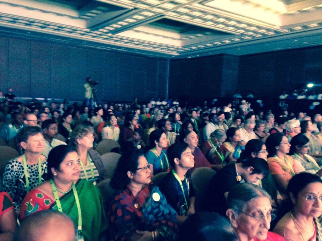 publico em chennai, assiste a cerimonia.