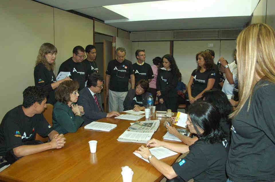 reunião de ativistas para mobilização na câmara.