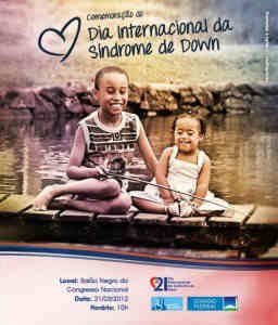 Cartaz do evento, com foto de menino pescando na beira de um lago, ao lado de sua irmã menor, que tem síndrome de Down.