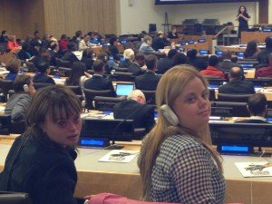 Paula Werneck e Tathiana Heiderich participam de reuniao na ONU.