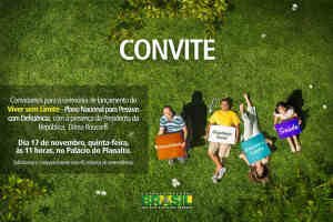 Convite - um gramado visto de cima, 4 pessoas, todas olhando para cima e sorrindo - um cadeirante carrega um cartaz escrito acessibilidade, um jovem deitado ao lado com um cartaz escrito assistência social, um moça ao lado, um cartaz escrito educação e trabalho, e uma menna, sentada ao lado, um cartaz escrito saúde.