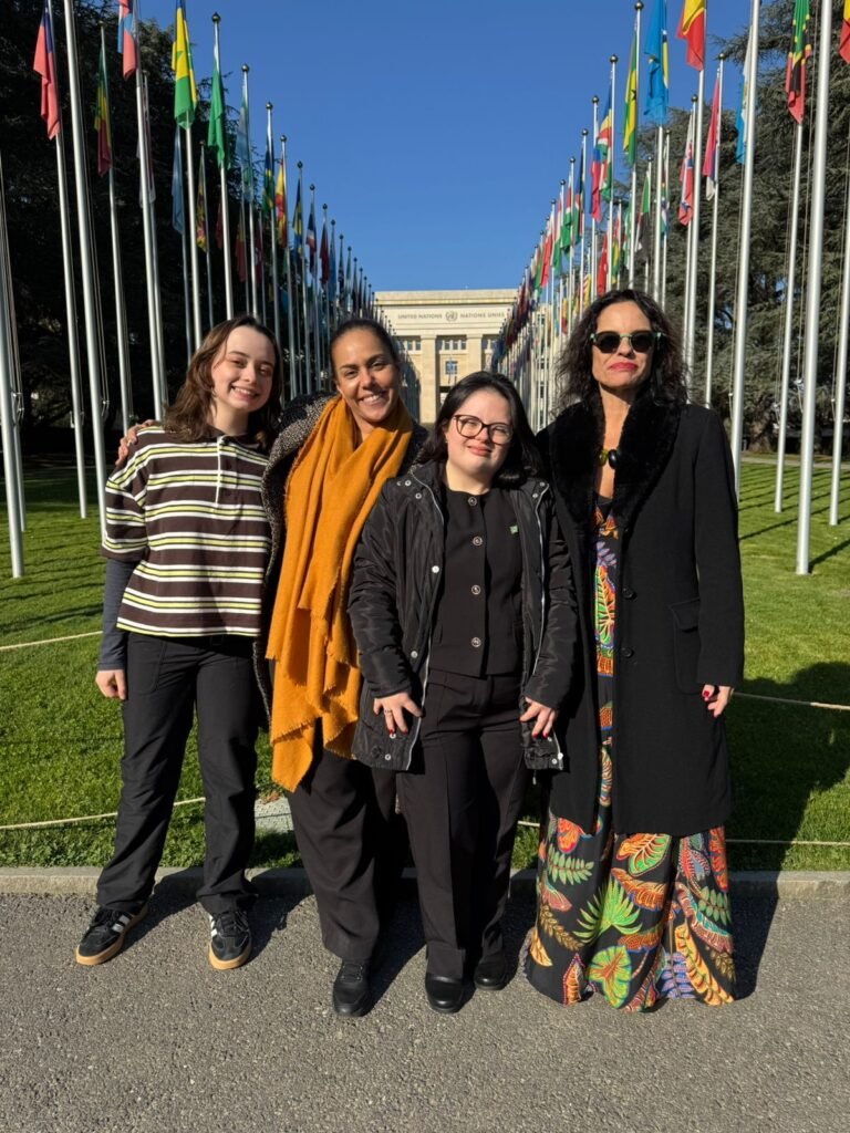 grupo em frente a ONU Genebra