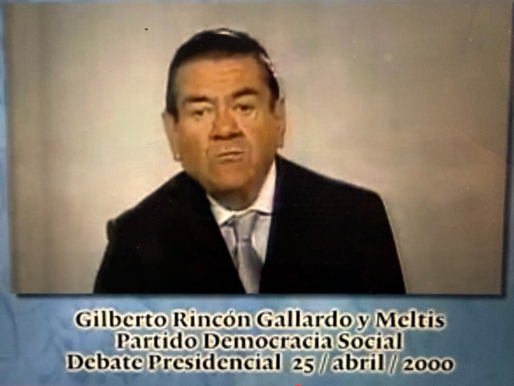 homem com terno, legenda - Gilberto Rincon Gallardo y Meltis - Partido Democrata Social - Debate Presidencial 25/4/2000.