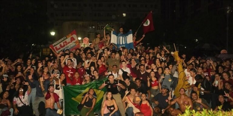 estudantes da uff reunidos.